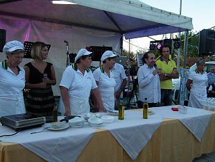 grande-folla-alla-sagra-del-tartufo-bianco-e-del-fungo-porcino-a-la-serra