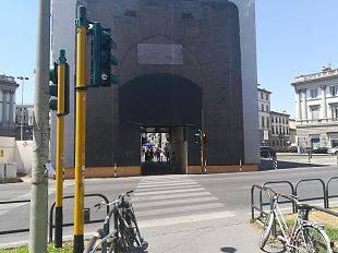 fanno-notizia-i-semafori-della-tramvia-ma-i-pedoni-possono-aspettare