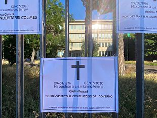 cassa-integrazione-necrologi-shock-di-casapound-davanti-alle-sedi-inps