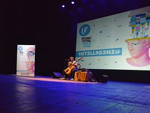 star-del-web-il-fake-ristorante-e-animali-cibernetici-a-internet-festival-2018