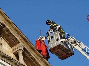 pistoia-il-mantello-di-san-jacopo-e-i-cavalli-della-giostra-dellorso