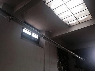 firenze-la-scuola-cade-a-pezzi-muffa-pavimenti-e-vetri-rotti