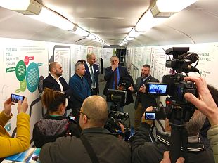 treno-verde-di-legambiente-e-ferrovie-dello-stato-italiane-ad-arezzo