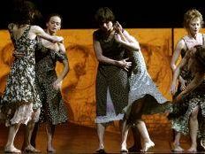 a610021521-pergola-carolyn-carlson-inaugura-la-stagione-06-07-br-coreografia-per-7-ballerine-in-prima-nazionale-il-10-11-ottobre