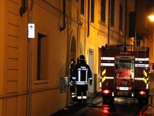 b003241648-in-fiamme-un-appartamento-nel-centro-cittadino