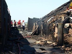 b007201523-incendio-in-un-cantiere-di-montagnana