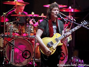 la-chitarra-di-steve-hackett-incanta-il-musart-festival