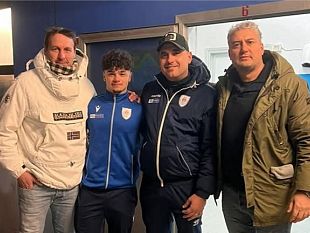 ragazzo-infortunato-entra-nello-staff-tecnico-della-sua-squadra