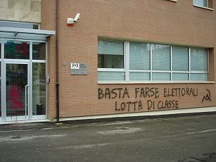 b302231817-campagna-elettorale-stanotte-imbrattata-la-sede-regionale-pd