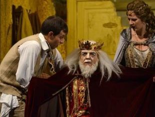 b403082024-servo-di-scena-al-manzoni-di-pistoia