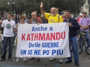 a910112249-centinaia-di-partecipanti-alla-pedalata-per-la-pace