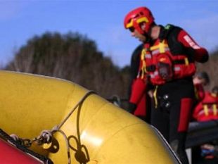 bambina-fa-il-bagno-nel-lago-di-bilancino-poi-scompare