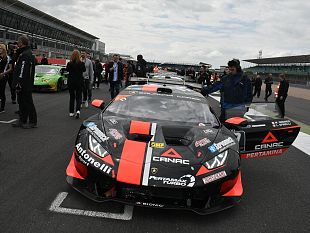 a-la-loggia-la-presentazione-della-lamborghini-huracan-super-trofeo