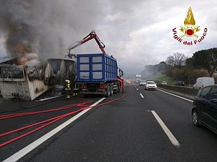 autostrada-a1incendio-tra-incisa-e-firenze-sud
