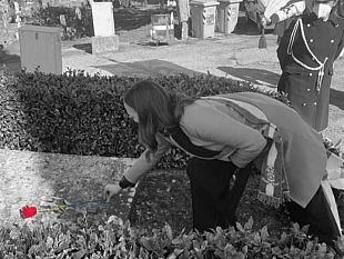 una-rosa-per-il-sindaco-piero-bargellini