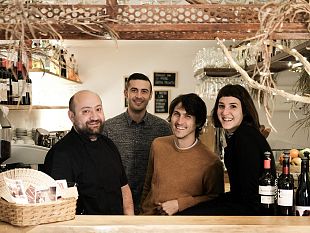 el-dia-de-andalucia-si-celebra-a-suon-di-tapas-jamon-e-musica-live