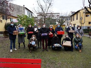 scatole-di-natale-in-un-pacco-dono-la-solidarieta-per-cittadini-e-famiglie-fragili