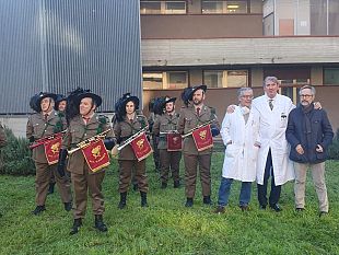 fanfara-dei-bersaglieri-auguri-in-musica-allospedale-di-torregalli