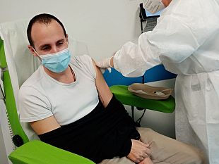 domenica-non-si-fermano-le-vaccinazioni-astrazeneca