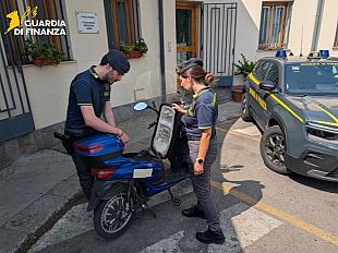 sequestrati-in-tutta-italia-migliaia-di-scooter-illegali-e-non-sicuri