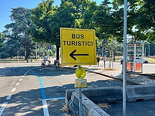 bus-turistici-alle-cascine-fi-indegna-accoglienza-ai-turisti
