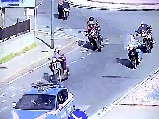 la-polizia-di-stato-di-firenze-ha-tratto-in-arresto-in-flagranza-di-re