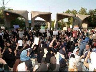 a807211331-regione-dpef-2009-al-voto-d-aula-il-22-e-23-luglio-br-performance-davanti-al-consiglio-a-sostegno-alle-donne-iraniane