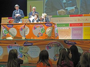 b111202154-bambini-boicottare-le-industrie-che-li-sfruttano