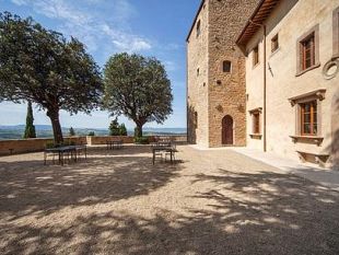 castelfalfi-il-castello-e-il-borgo-tornano-alla-vita