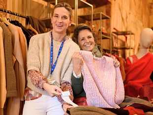 al-vintage-market-2mila-capi-di-abbigliamento-per-aiutare-i-malati