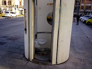 piazza-puccini-quella-toilette-autopulente-e-indecorosa