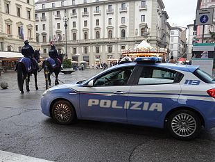 piazza-repubblica-ruba-borsa-di-donna-ma-il-barman-lo-vede