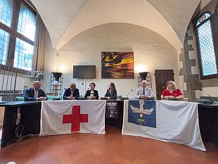 croce-rossa-in-campo-bianco-cena-benefica-in-piazza-del-carmine