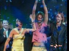 a611091224-l-isola-dei-famosi-4-vince-luca-calvani-che-devolve-100mila-euro-all-ospedale-pediatrico-mayer-di-firenze