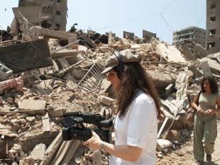 a711201434-festival-dei-popoli-domani-la-vita-in-un-campo-rom-e-l-attacco-missilistico-di-israele-al-libano