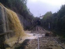 b310212042-allestiti-ricoveri-per-la-notte-attese-altre-piogge-treni-fermi-per-frane
