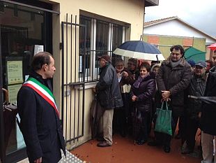 b212152136-colle-di-val-d-elsa-e-san-gimignano-i-sindaci-sequestrano-l-ufficio-postale