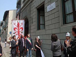 b006261709-scoperta-la-lapide-in-memoria-di-don-milani