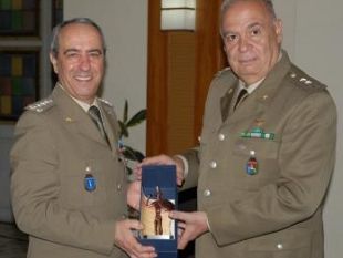 a906291626-esercito-il-comando-di-piazza-san-marco-ad-un-toscano