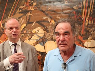 il-premio-oscar-oliver-stone-agli-uffizi
