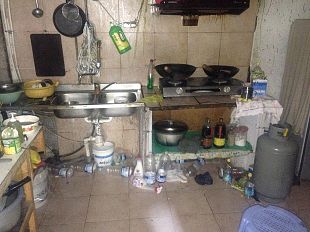 firenze-lavorano-pelle-di-lusso-ma-vivono-nei-loculi-foto