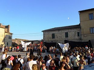 festa-medievale-di-monteriggioni-un-viaggio-indietro-nei-secoli
