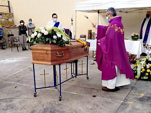 galluzzo-il-funerale-di-gaetano-strappa-applausi-e-lacrime