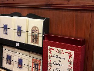 lapis-swarovski-o-carta-pavone-omaggio-ai-cittini-senesi-per-la-lettera-di-babbo-natale