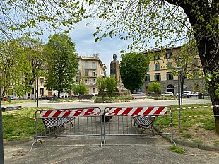 piazza-oberdan-sigillata-razzanelli-contesta
