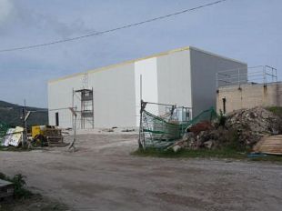 b004201447-italia-nostra-denuncia-ecomostro-alto-piu-di-6-metri