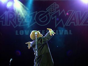 b205101441-arezzo-wave-torna-a-casa-per-lanciare-la-sua-musica-contro-la-crisi