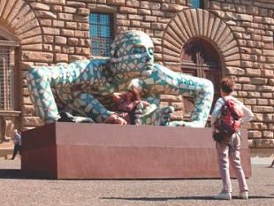 b106091504-anticonforme-in-mostra-i-giganti-tatuati-di-rabarama