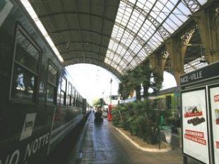a705311453-apt-firenze-e-trenitalia-dal-1-giugno-lanciano-un-offerta-promozionale-destinata-ai-turisti-provenienti-dalla-francia-meridionale