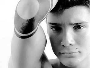 b303151350-stefano-de-martino-il-ballerino-e-fidanzato-di-belen-al-lido-incontra-le-fan